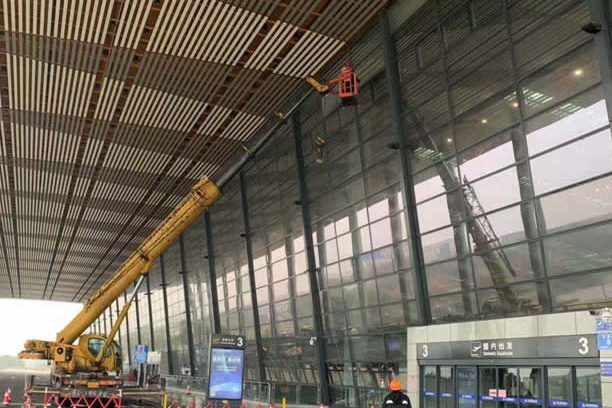 石首玻璃幕墙维护和保养